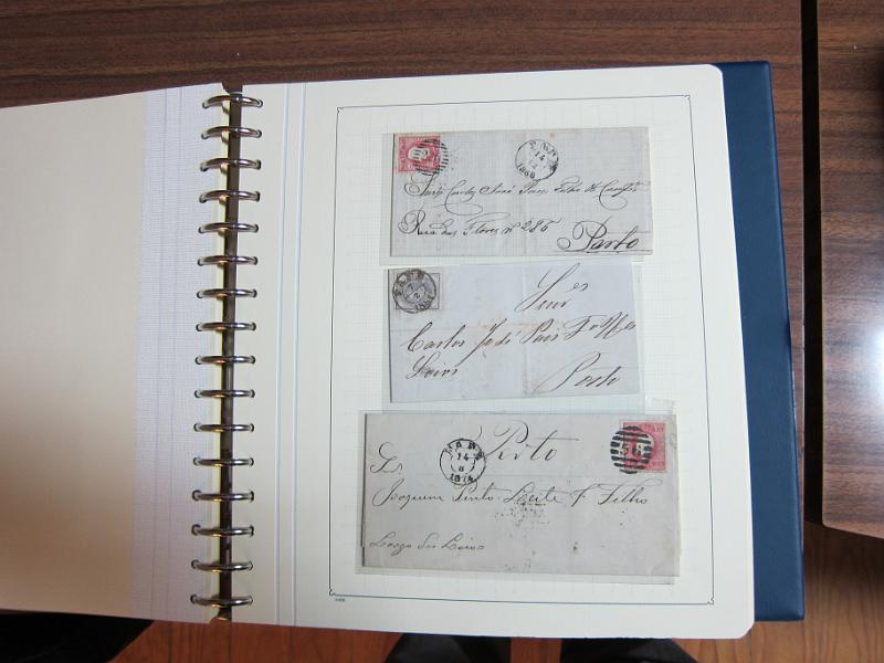 0019 (89).JPG -     Lote:    19      Marcofilia      Lotes Especiais       Descrição:         Portugal. Colecção especializada de carimbos de duplo círculo, tipo 1852, montada em 4 álbuns Lindner, com selos de diversas emissões e cartas, com estudo minucioso de cada marca. Lote a ver.         Lote       Valor Base:     &euro; 2.500,00     Valor Venda:     Retirado     